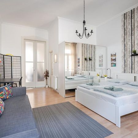 K10 - Kazinczy Street Heritage Suite - Best Location By Bqa Boedapest Buitenkant foto