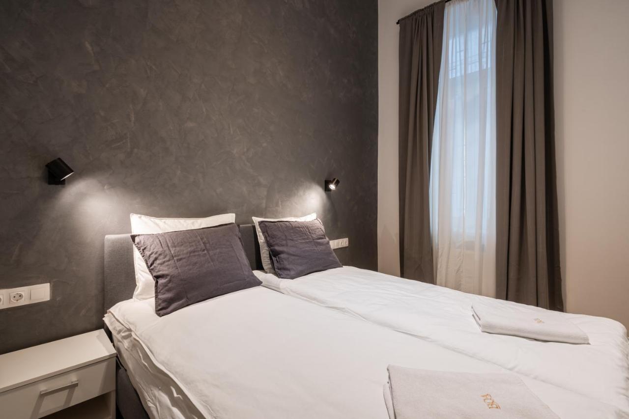 K10 - Kazinczy Street Heritage Suite - Best Location By Bqa Boedapest Buitenkant foto