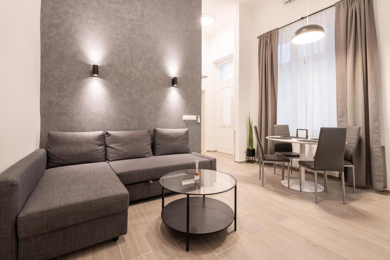 K10 - Kazinczy Street Heritage Suite - Best Location By Bqa Boedapest Buitenkant foto