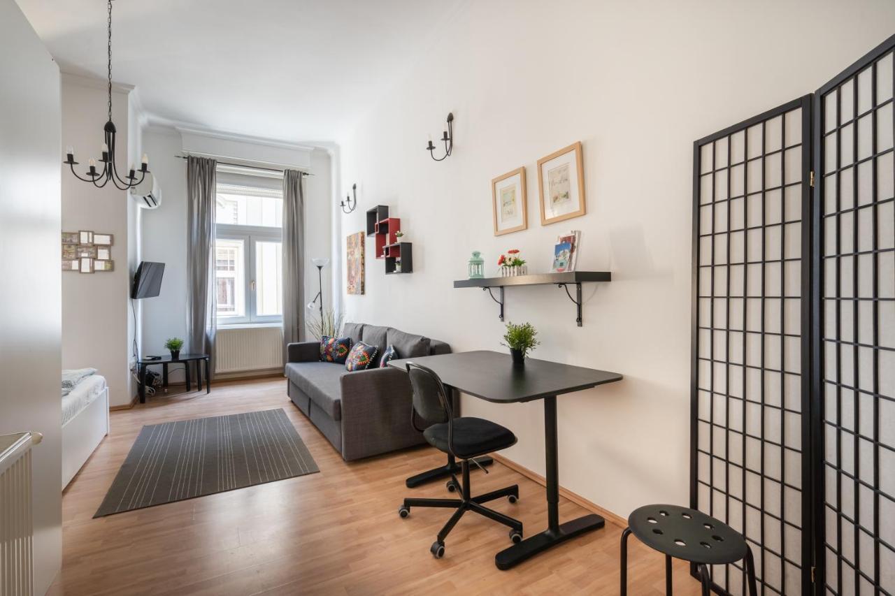 K10 - Kazinczy Street Heritage Suite - Best Location By Bqa Boedapest Buitenkant foto