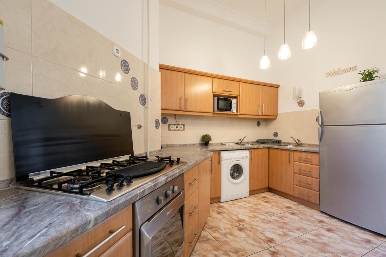 K10 - Kazinczy Street Heritage Suite - Best Location By Bqa Boedapest Buitenkant foto