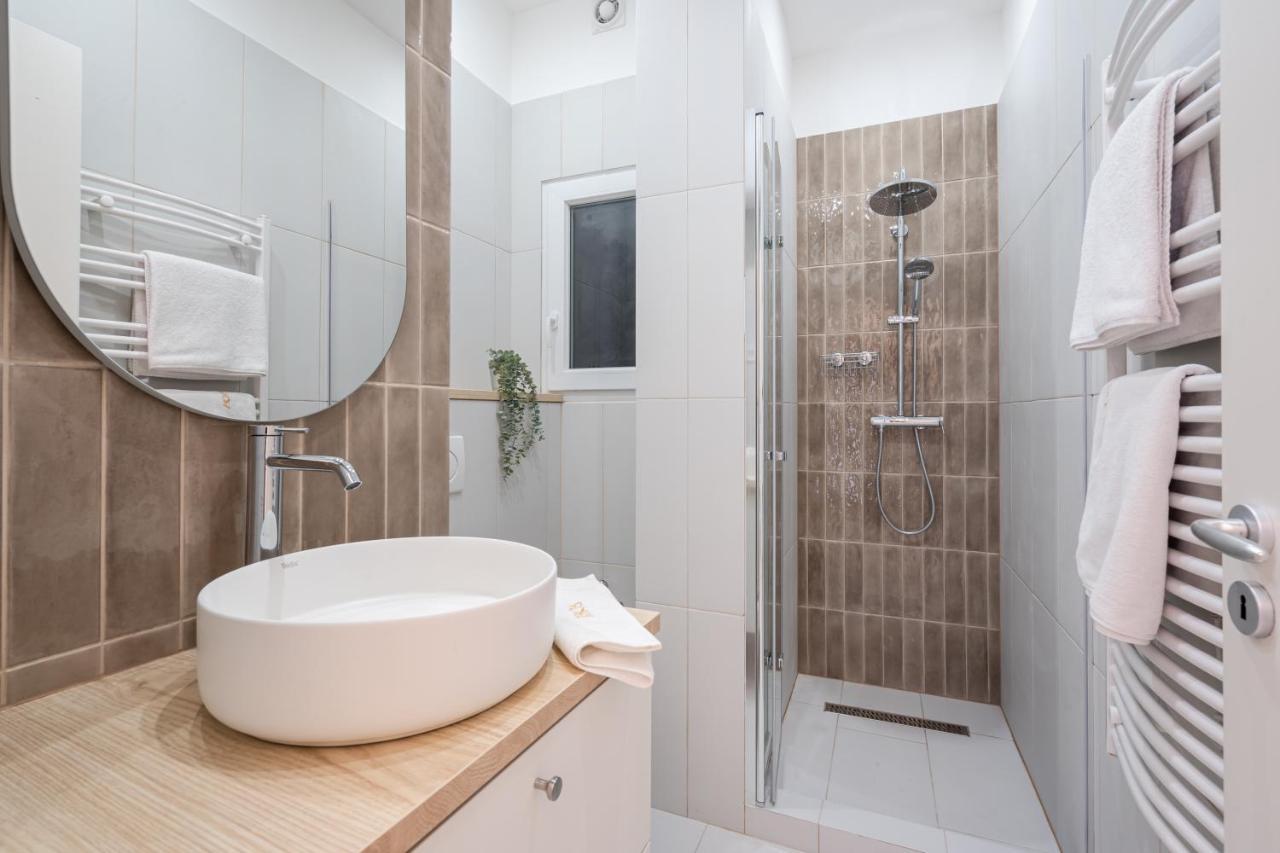 K10 - Kazinczy Street Heritage Suite - Best Location By Bqa Boedapest Buitenkant foto