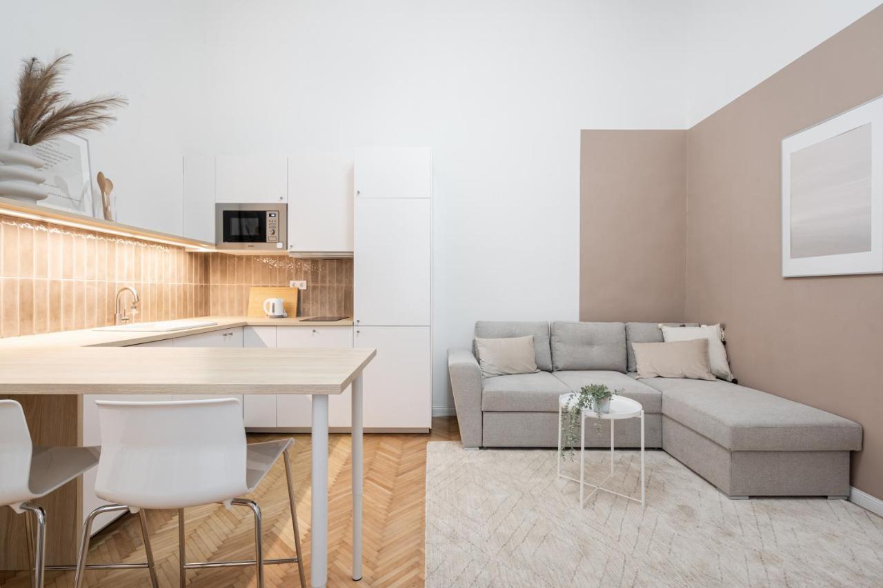 K10 - Kazinczy Street Heritage Suite - Best Location By Bqa Boedapest Buitenkant foto