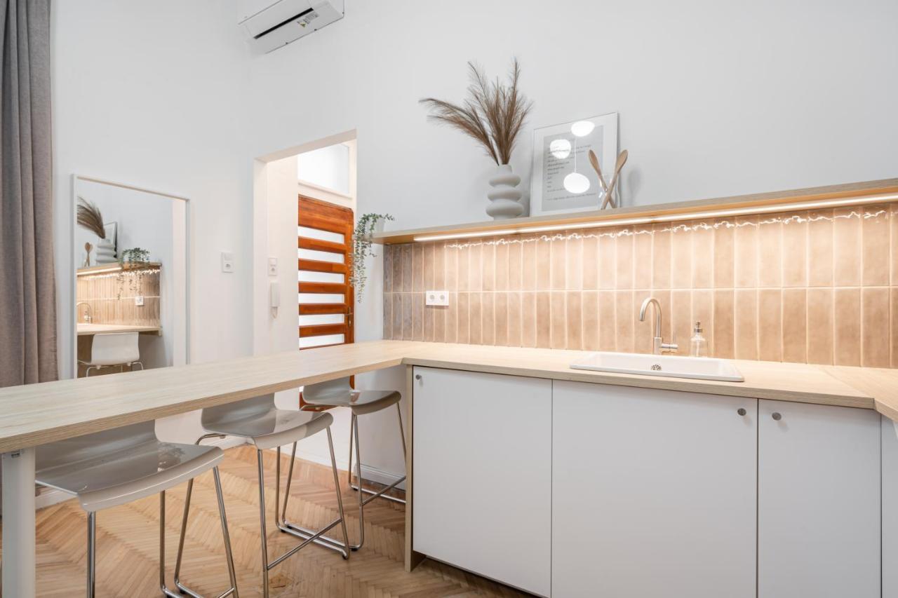 K10 - Kazinczy Street Heritage Suite - Best Location By Bqa Boedapest Buitenkant foto