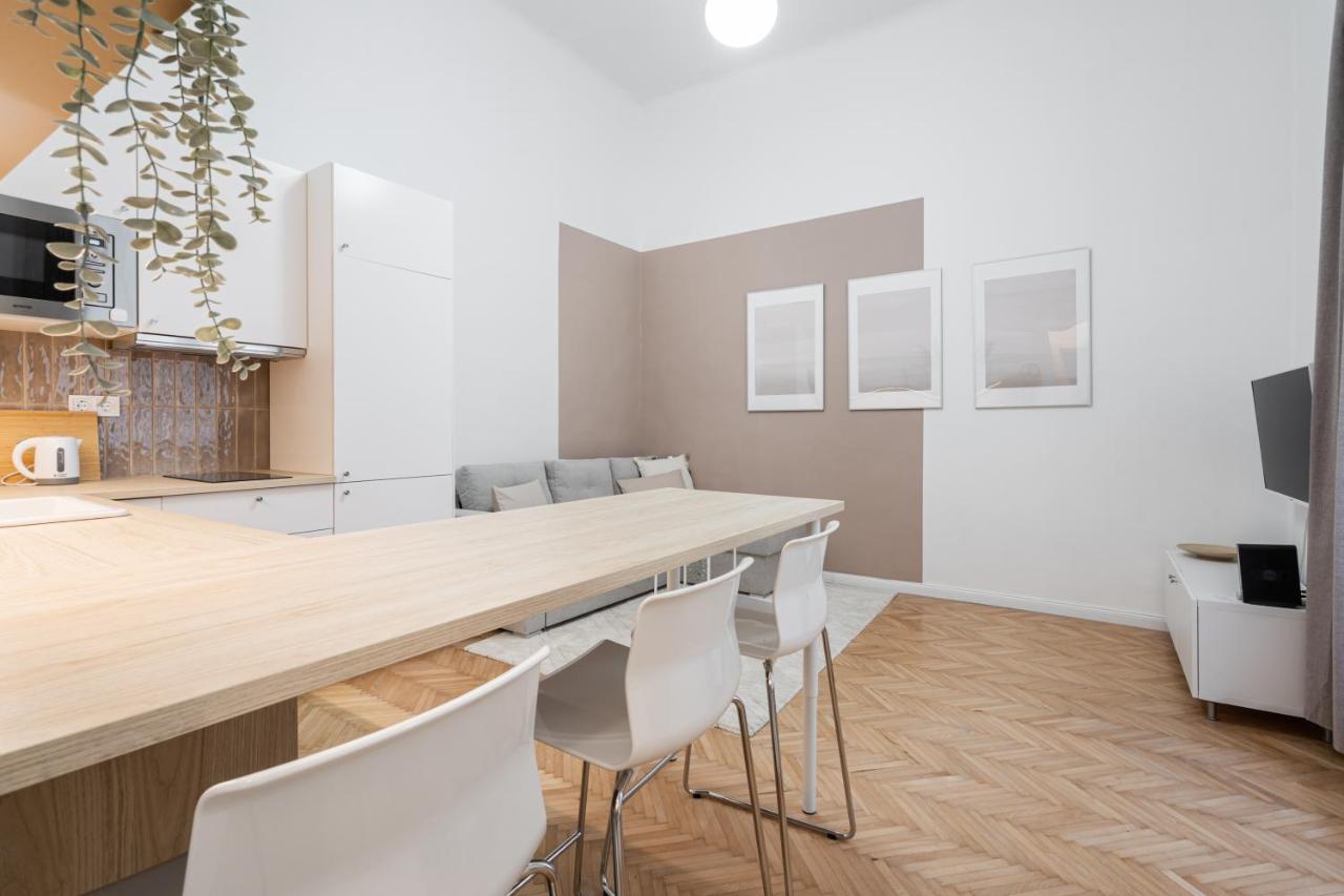 K10 - Kazinczy Street Heritage Suite - Best Location By Bqa Boedapest Buitenkant foto